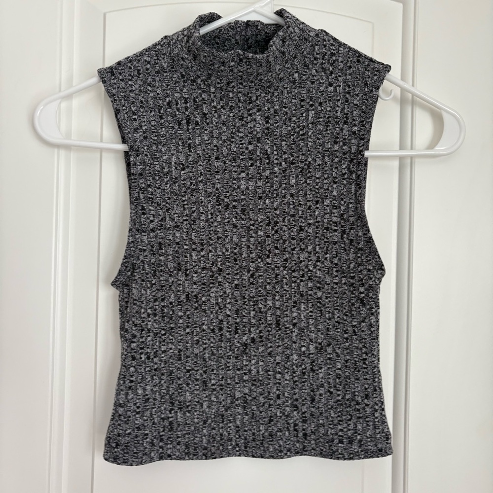 Express One Eleven Women’s Textured Sleeveless Mock Neck Jacquard Top - XS